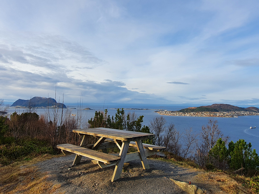 Mot Godøya og Valderøya