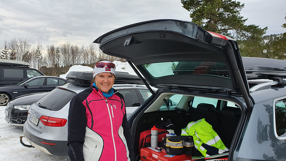Anne Marit er fornøyd med innsatsen etter et par mil på ski. 