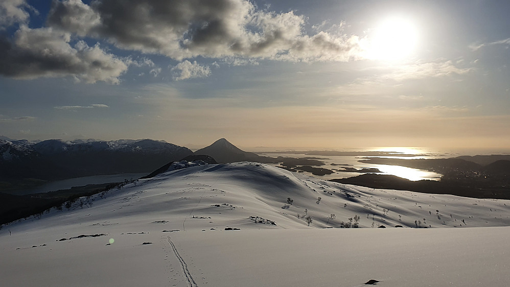Solnedgangen begynner å bli fin i vest