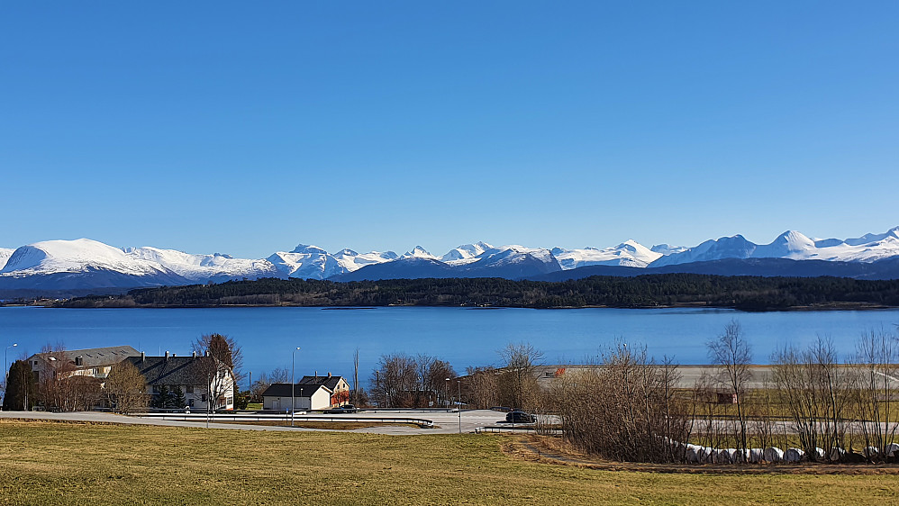 Etter god middag, og en stund på terrassen er det klart for ny Tusten-tur.. 
