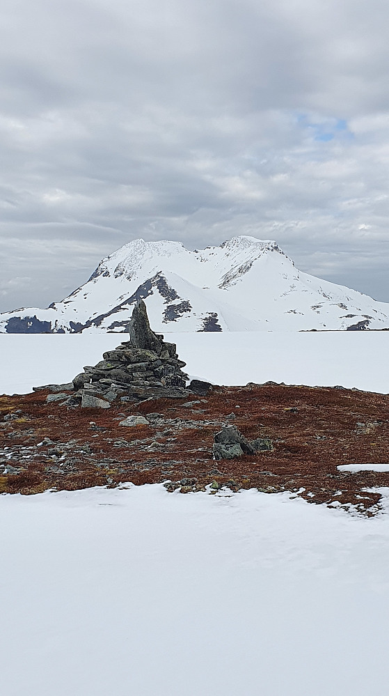 På høyeste punkt - mot mektige Stortussen/Snøtind 