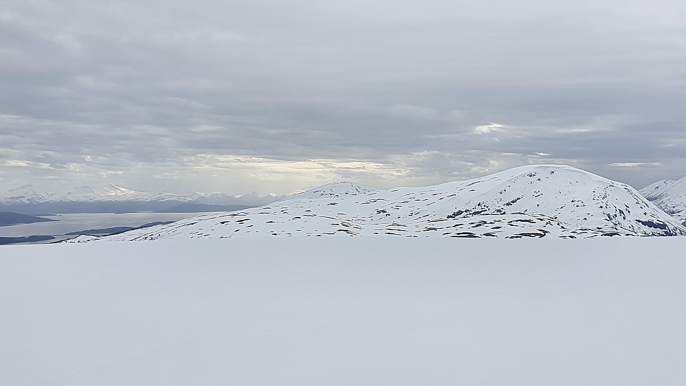 Mot Lønsetfjellet og Maifjellet 