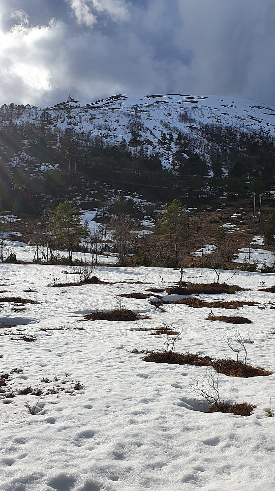 Under Søre Botnhaugen var det på med ski
