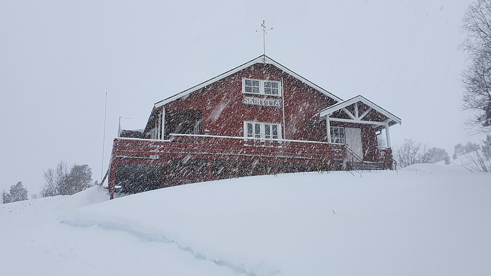 I tett snøvær på skihytta