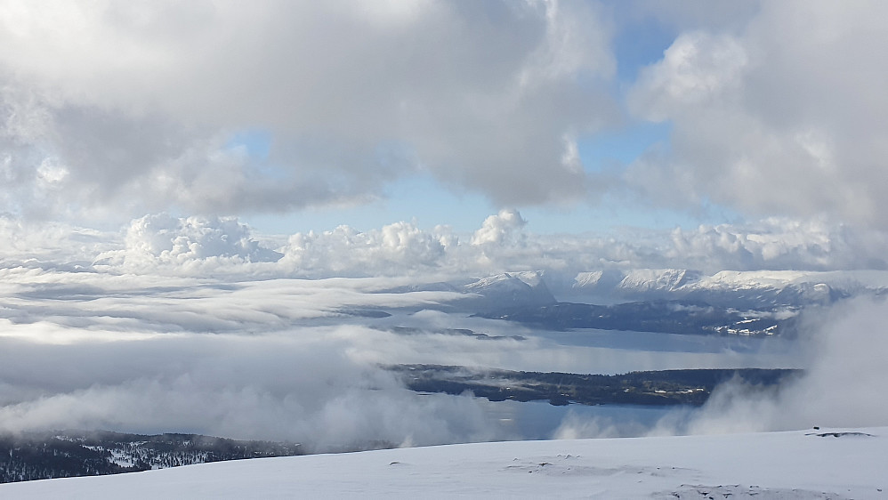 Sol og blå himmel begynner å få overtaket 
