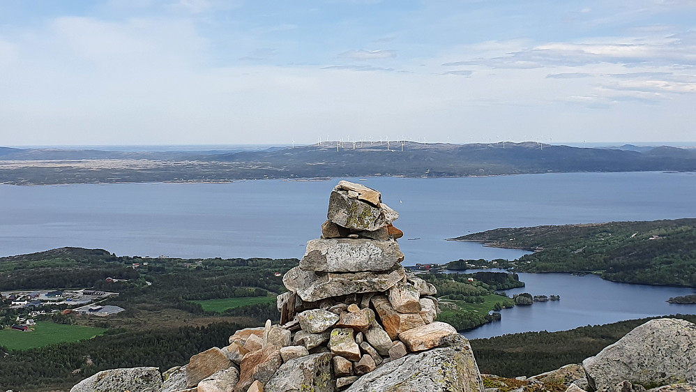 På Litlefonna - mot vindmølleparken på Hitra 