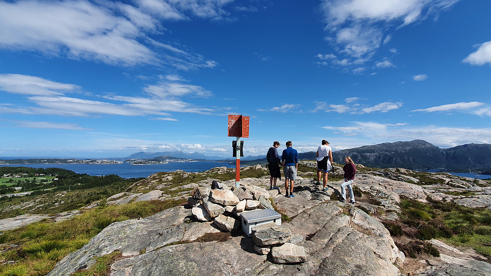 Oppe på Bremsneshatten
