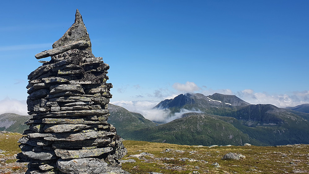 Tåke bak Stotussen/Snøtind 