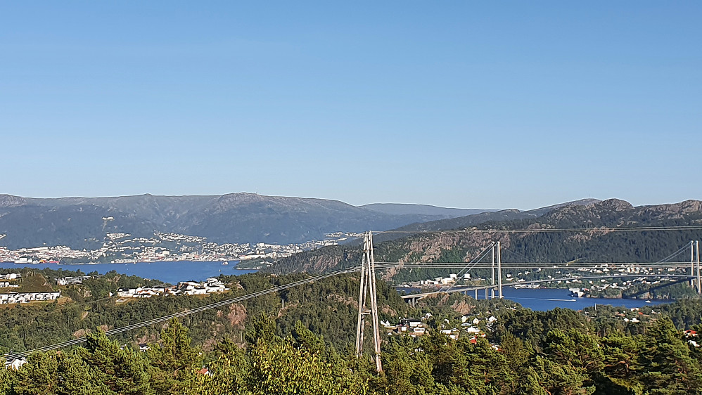 Fin utsikt mot Bergen og Askøybroen