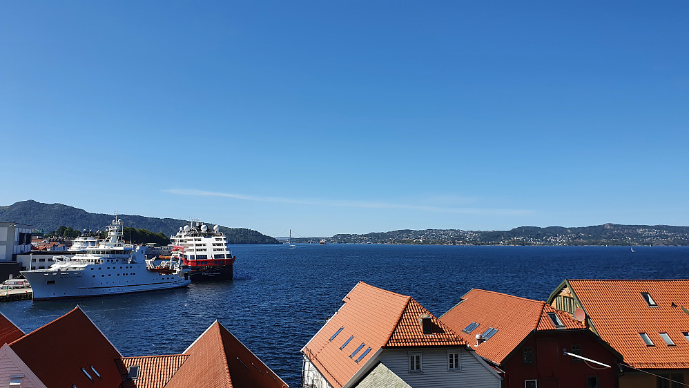 Mot Askøybroen og Askøy til høyre