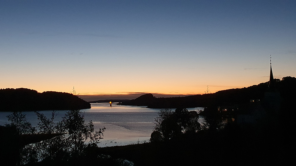 Kveldslys på Aure Gjestegård