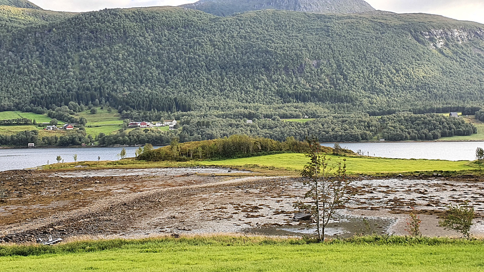 Romundsetholmen, var også der ute på kartlegging på 90-tallet. 800 meter og 10 min t/r.