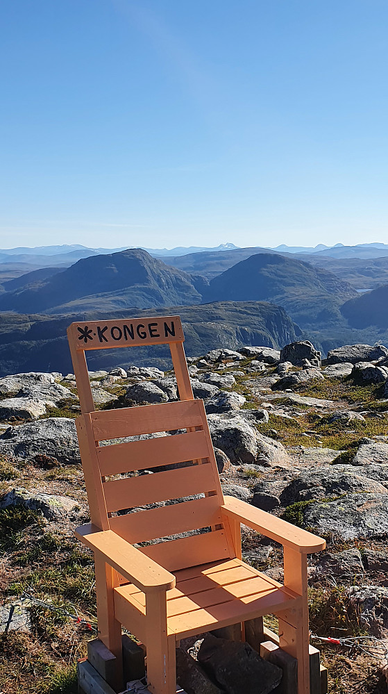 Oppe på Storfonna. Utsikt mot Storklakken og Litlklakken (og Trollheimen)