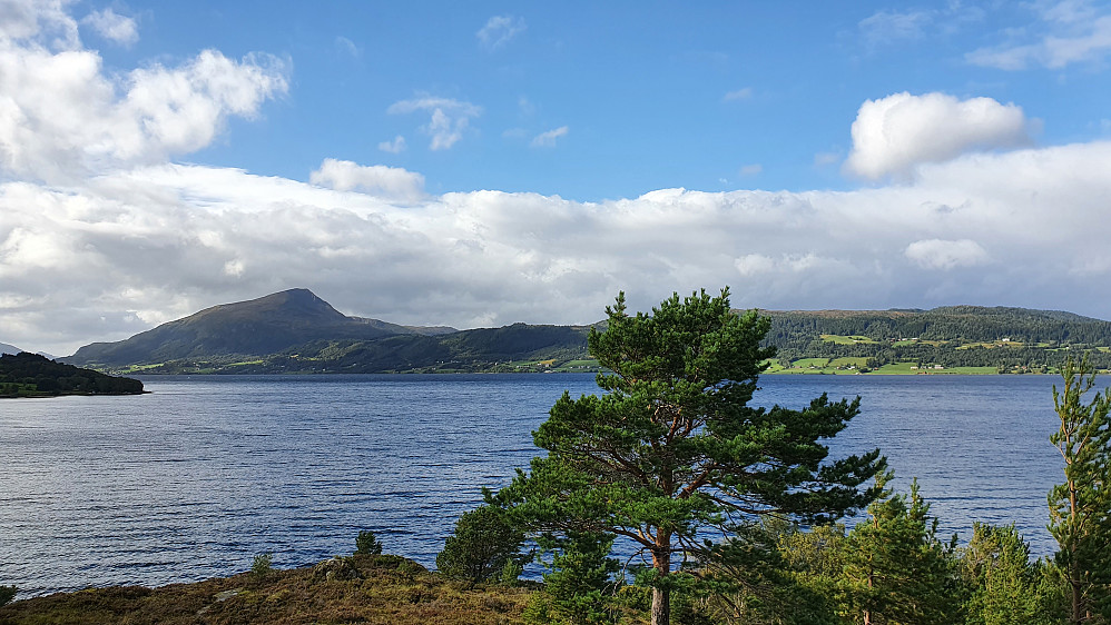 Mot Averøya
