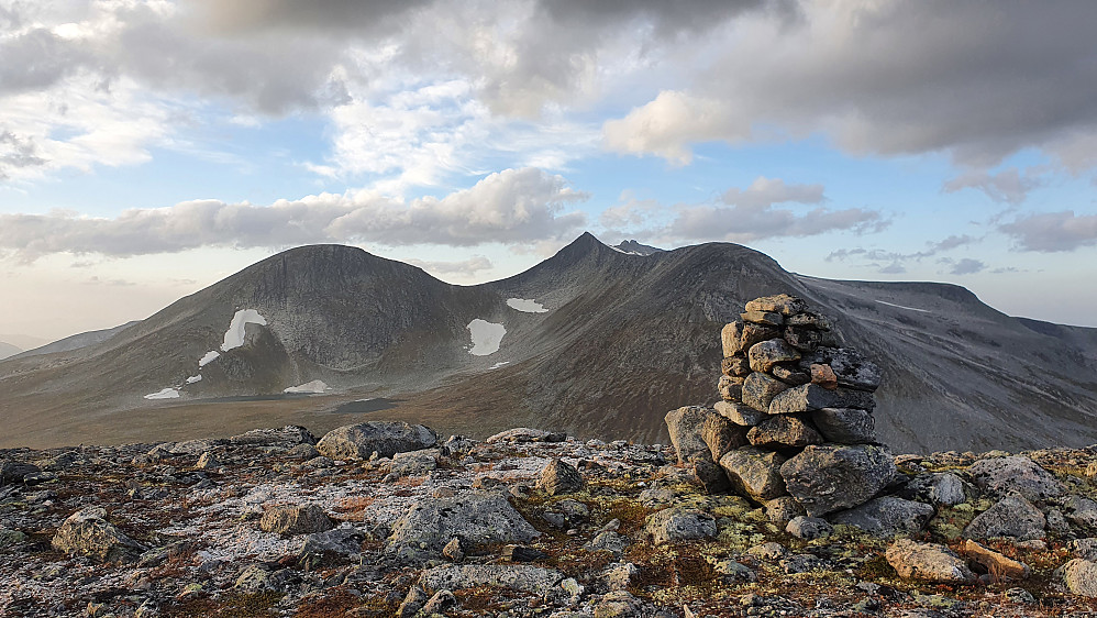 På dagens siste topp, Gråfjellet Nord. Mot Trolltindmassivet.