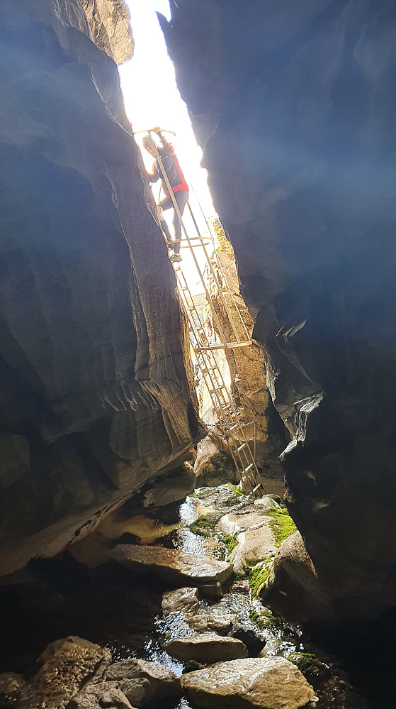 Oppe i øvre grotte
