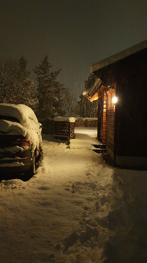 Julestemning ved hytta ved midnatt samme dag 