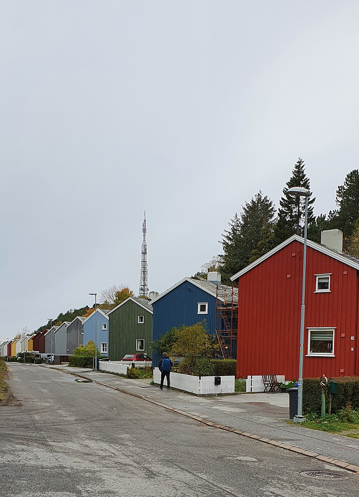 En del spesiell bebyggelse i Kristiansund, her fra parkeringen i Vuggaveien 