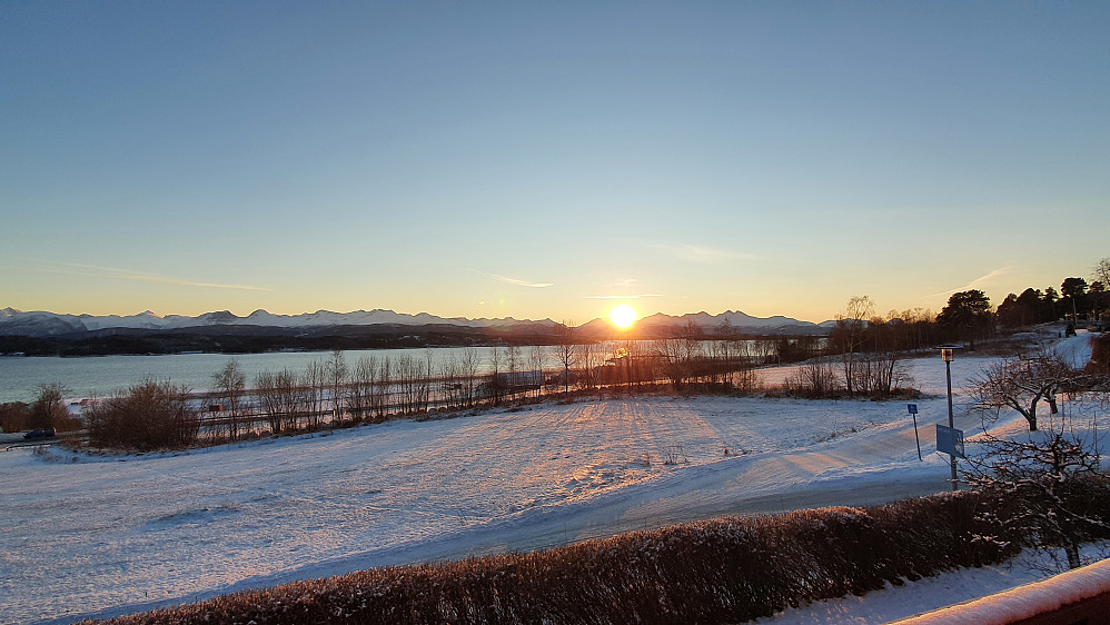 Solnedgang i Myrvegen før turstart