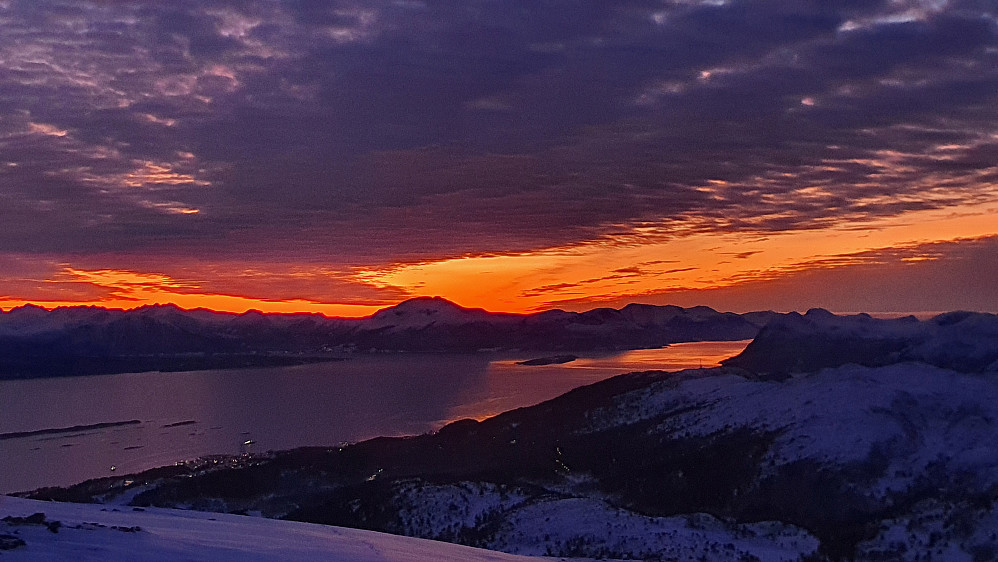 Helt magiske farger i Romsdal for tiden, både morgen og kveld! :-)