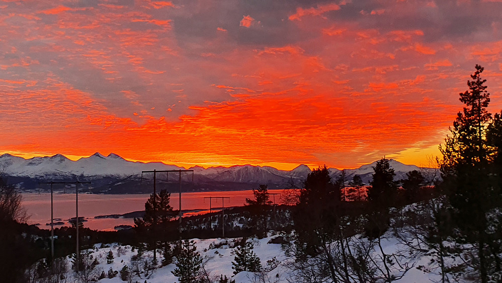 Helt vill kveldshimmel å nyte på veg opp