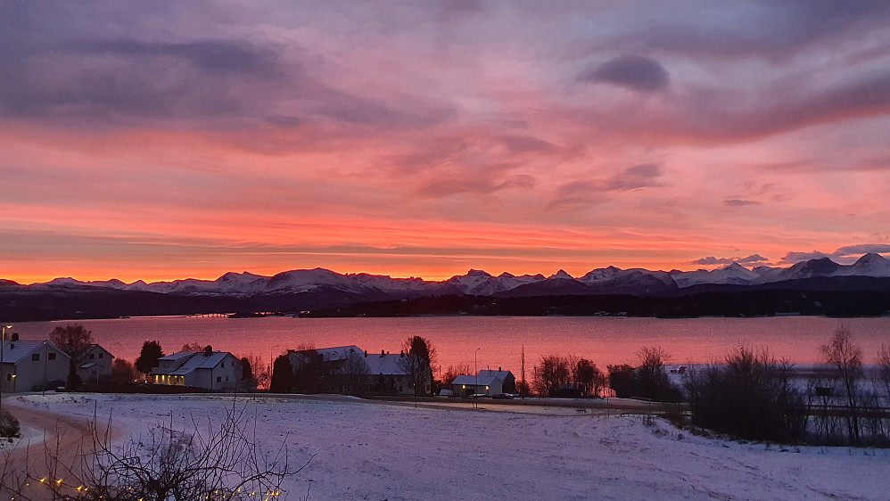 Dagens morgenhimmel i Myrvegen 