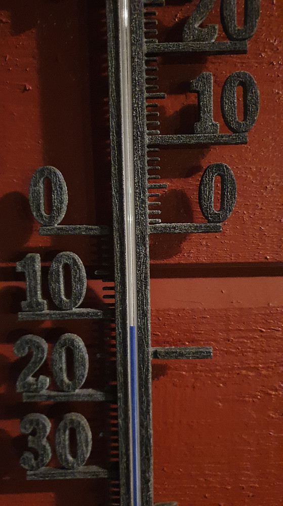 Minus 12 i Myrvegen i dag tidlig. Det er sjeldent her.