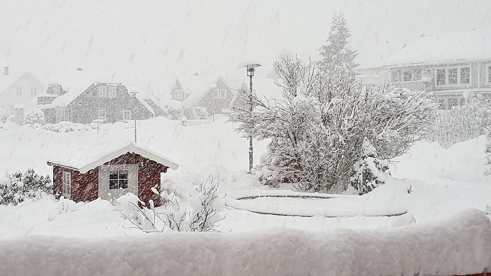Store mengder snø i Molde nå
