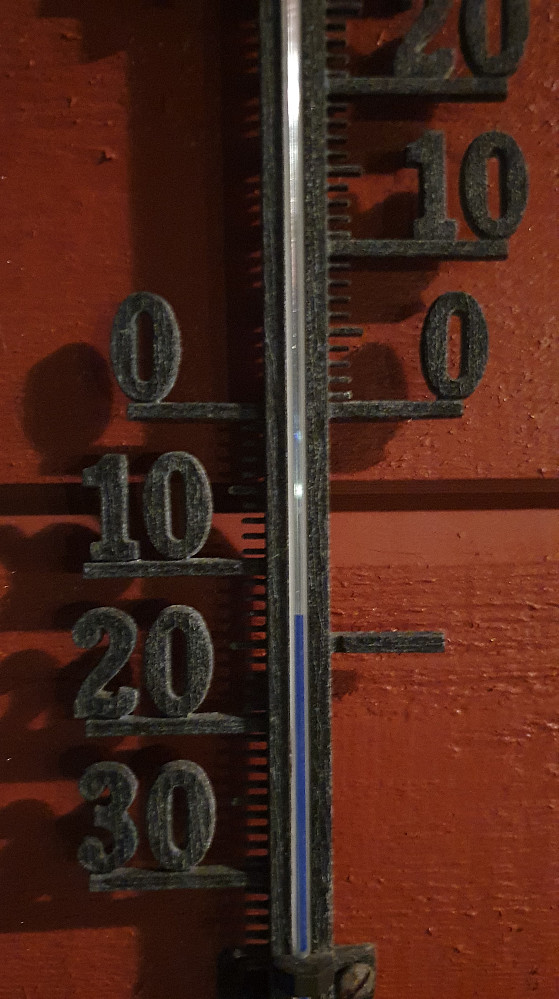 Sjeldne temperaturer i Myrvegen for tiden..