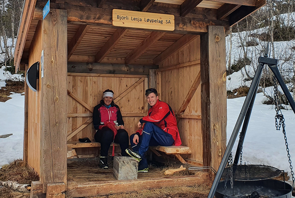 Rast i gapahuken ved Nystuguberget