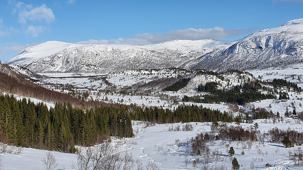 Tilbakeblikk mot Maifjellet i starten av turen 