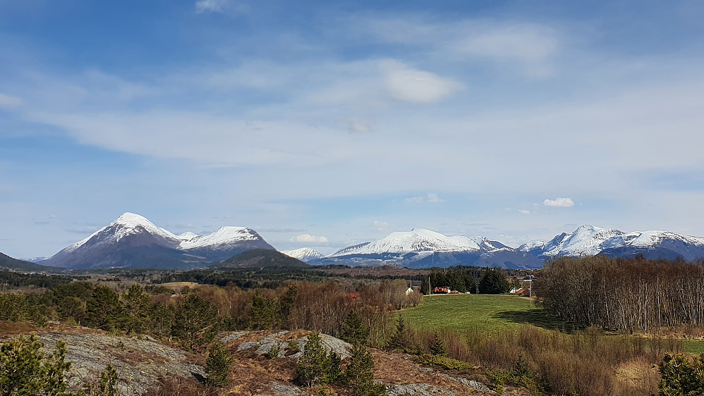 God utsikt mot Talstadhesten, Kvannfjellet og Urfjellet 