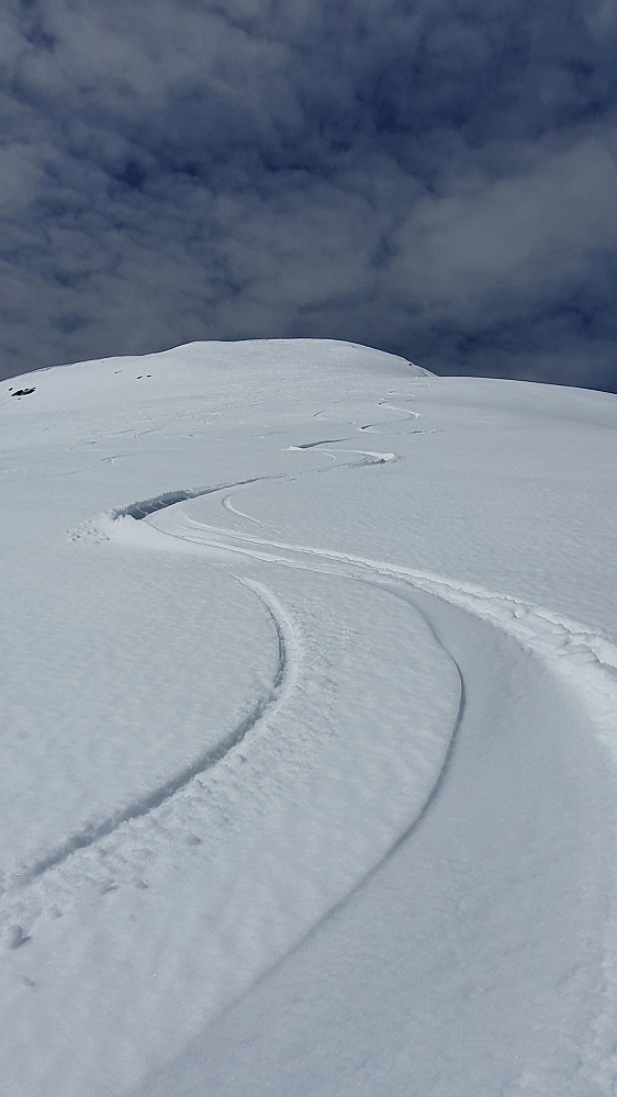 Holdt meg godt mot øst, der var det urørt snø :-)