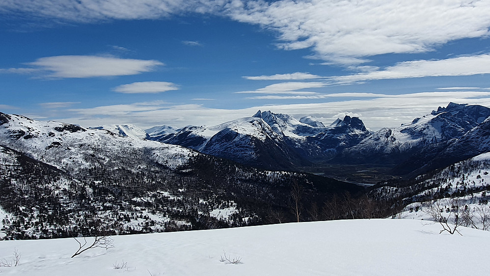 Mot mange kjente tinder i Romsdalen 