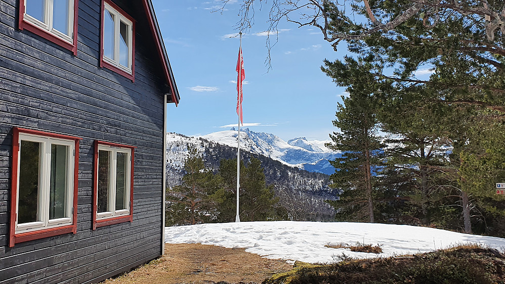 På Skorgedalsbu (Kjerringhaugen)