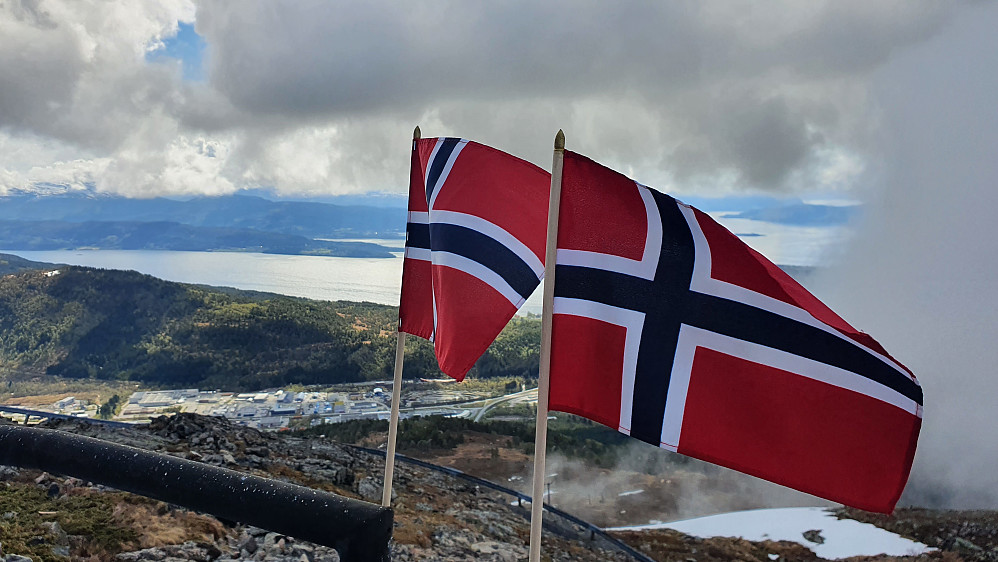 Ved masta på Søre Tusten 
