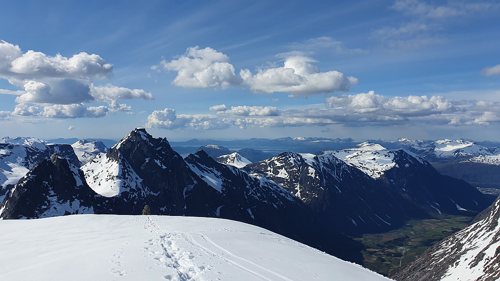 Bispen og Kongen og ned i Isterdalen