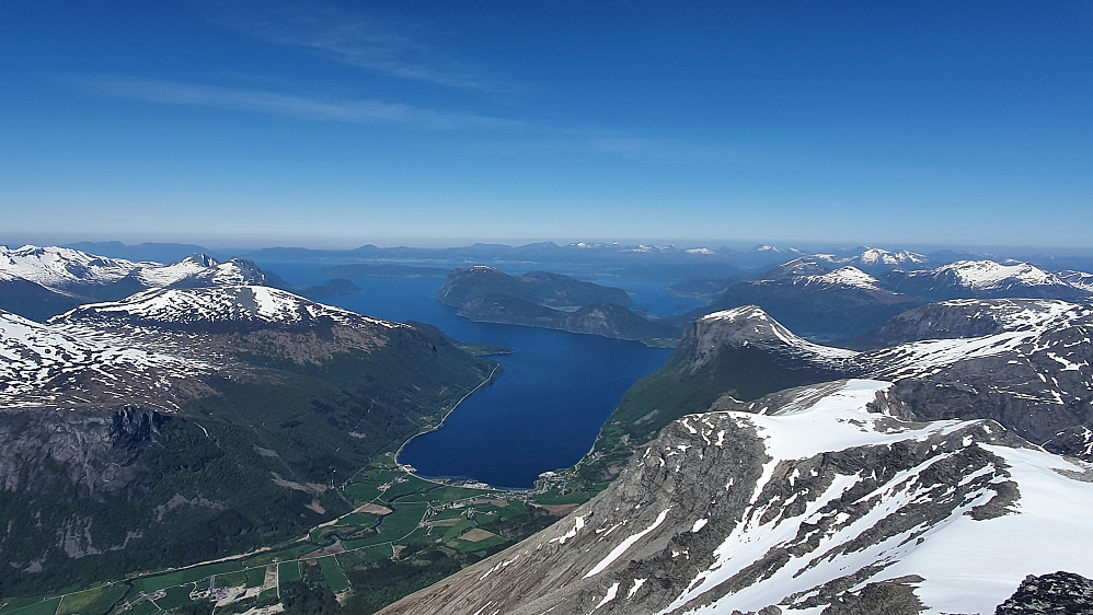 Glimrende utsikt fra Innfjordsfinnan