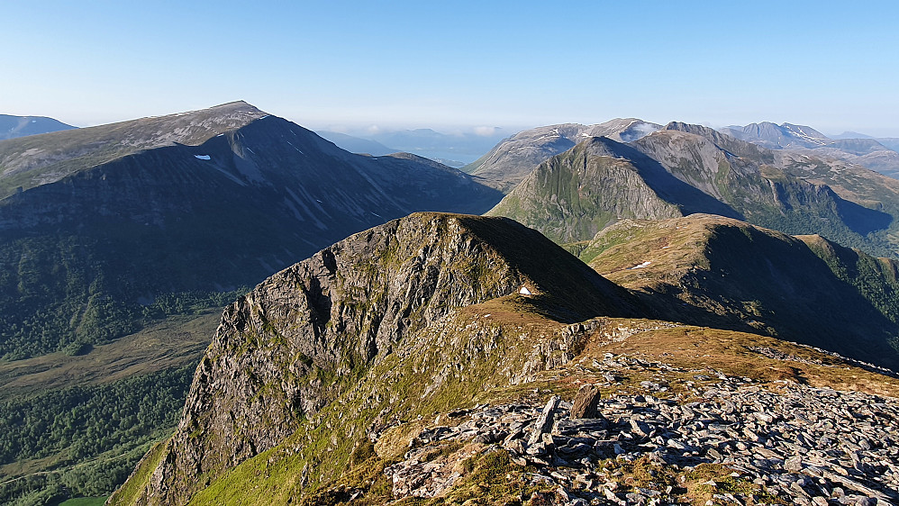 Dyrdalsfjellet og Seterfjellet nærmest