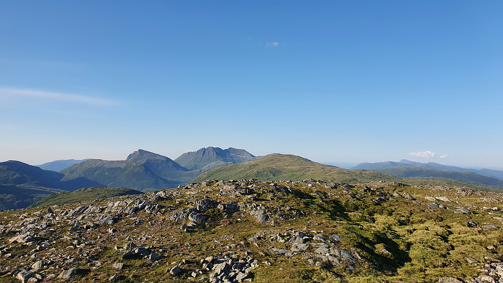 Mot Nordmørstussan og Maifjellet