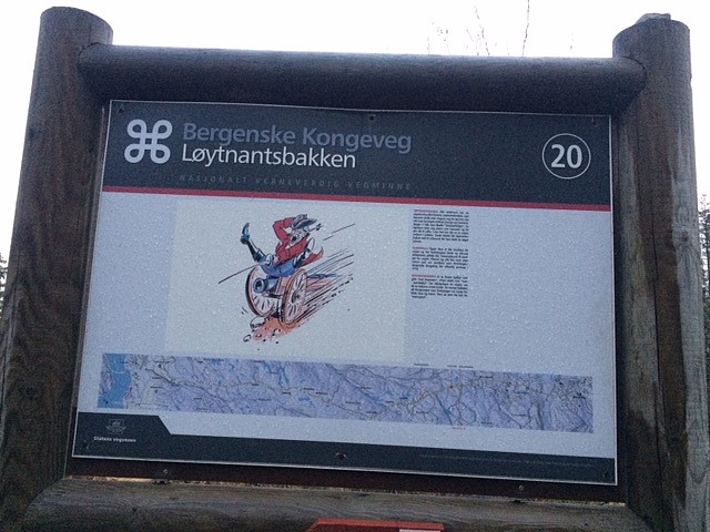 Løytnantsbakken på vei ned mot Øvre Johnsrud.