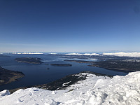 Nydelig utsikt mot Molde fra toppen av Tarløysa