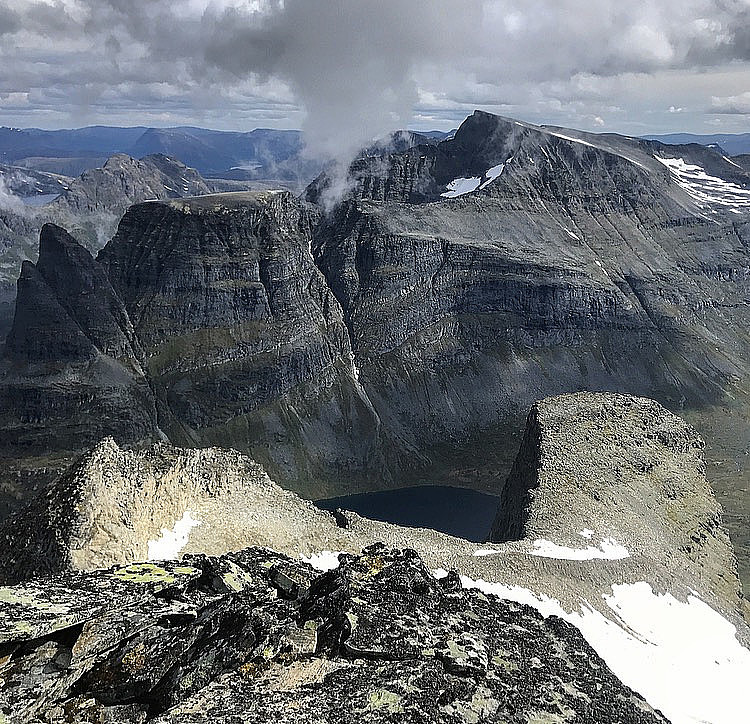 Søndre Skarfjell, sett fra varden på Skarfjell. (Tatt fra en annen tur tidligere i år.)