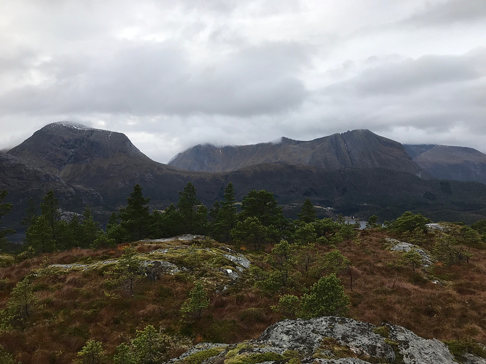 Fin utsikt til Storøra og Stabben fra Ormbostadfjellet.