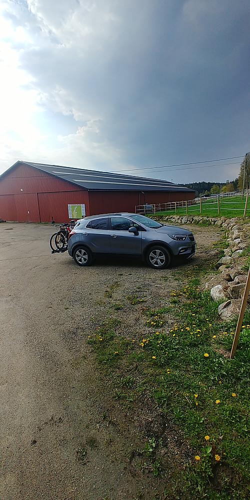 Stor parkering ved ridesenteret
