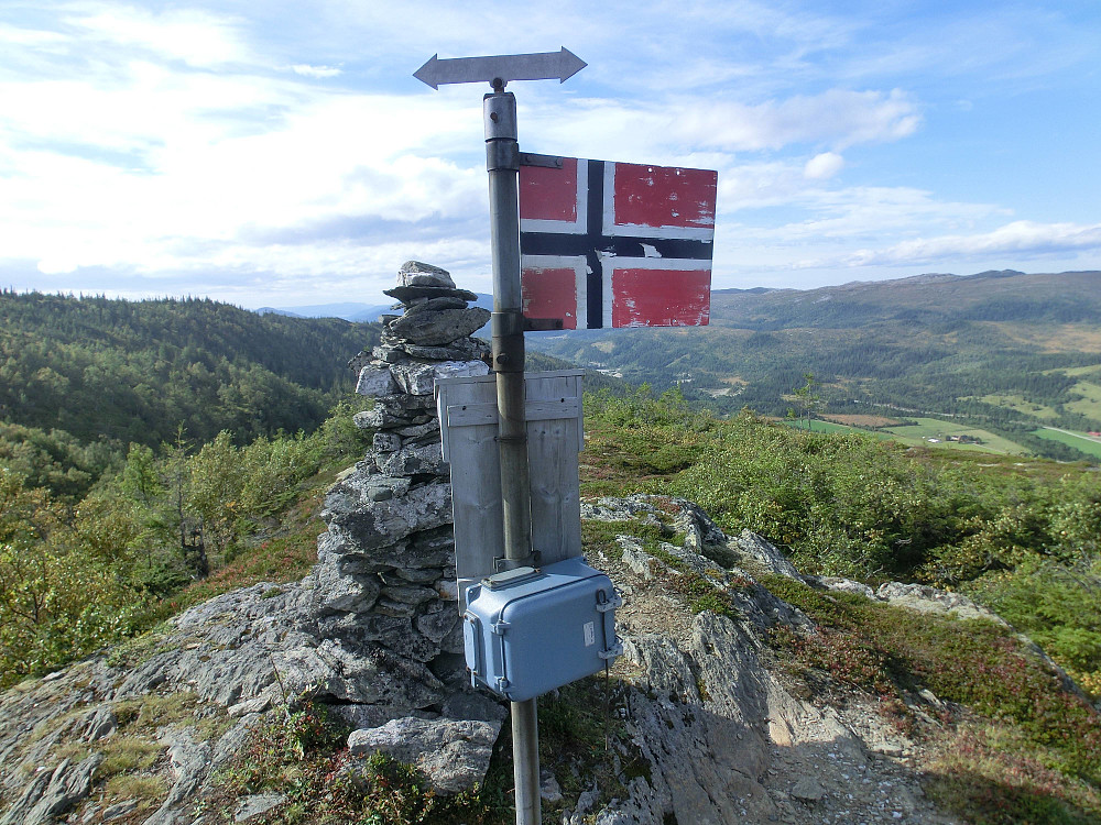Varden på Storhåmmårn, med boks for loggbok.
