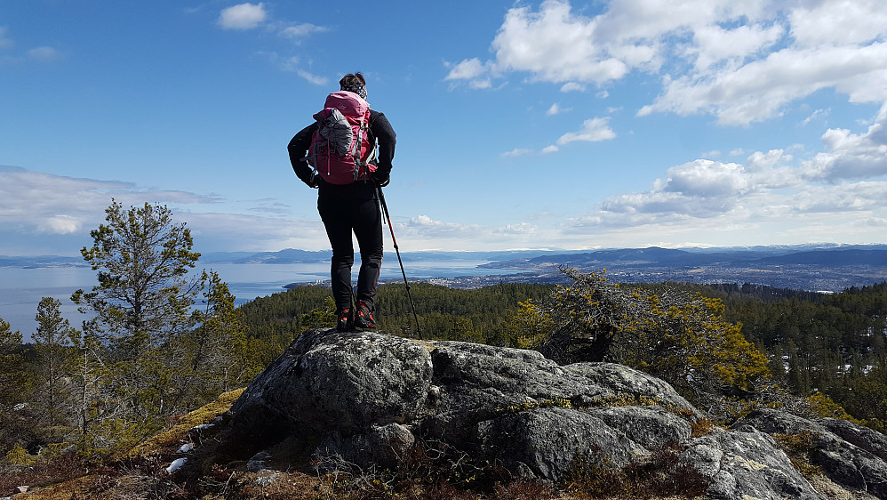 Etter en kort rast på toppen av Geitfjellet, gikk turen i retning Våttakammen. Vi fant to topper på ruta.