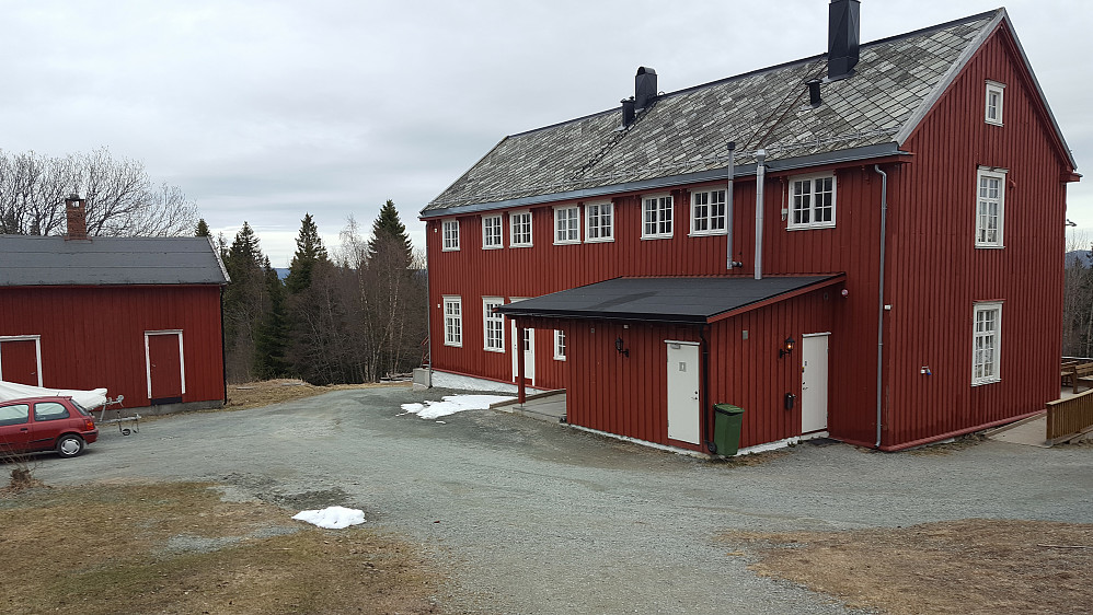 Turistforeningens hytte Rønningen serverte kjøtt i mørke idag. Vi rakk serveringen med 6 minutter til gode... Ha!!