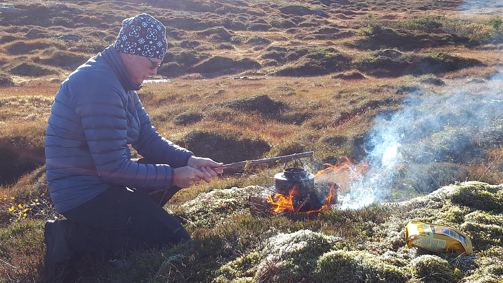 Inge fikk tent på Kaffelarsbålet.