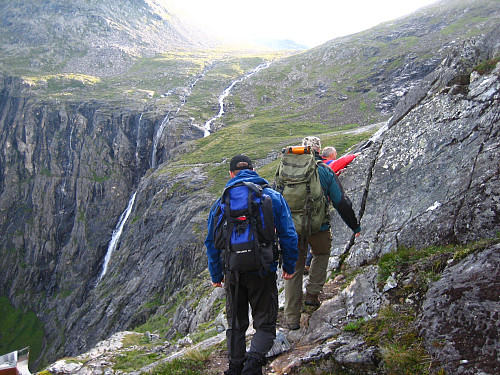 Langt igjen til begynnelsen av steinrøysa..
